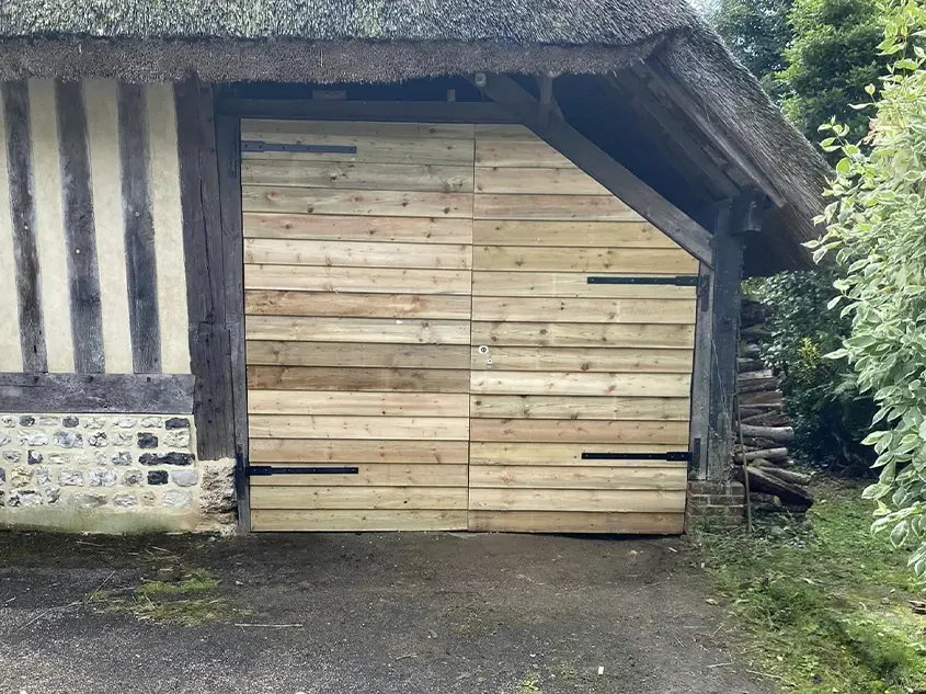 rénovation porte de garage en bois