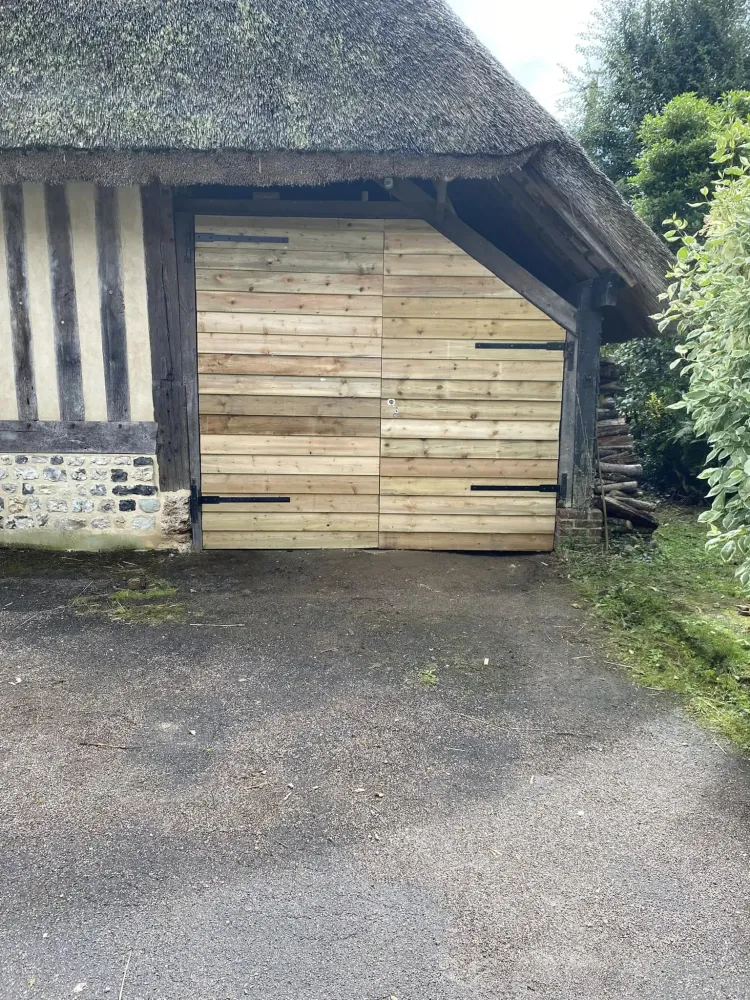 rénovation porte de garage en bois